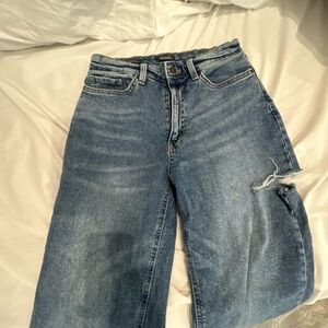 Cute jeans with slit